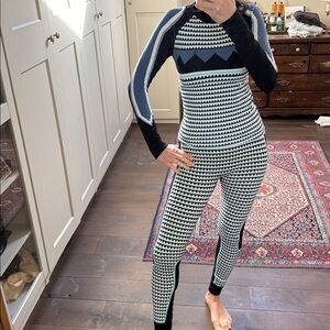 Sweaty Betty Geometric Leggings/top matching seamless base layer set